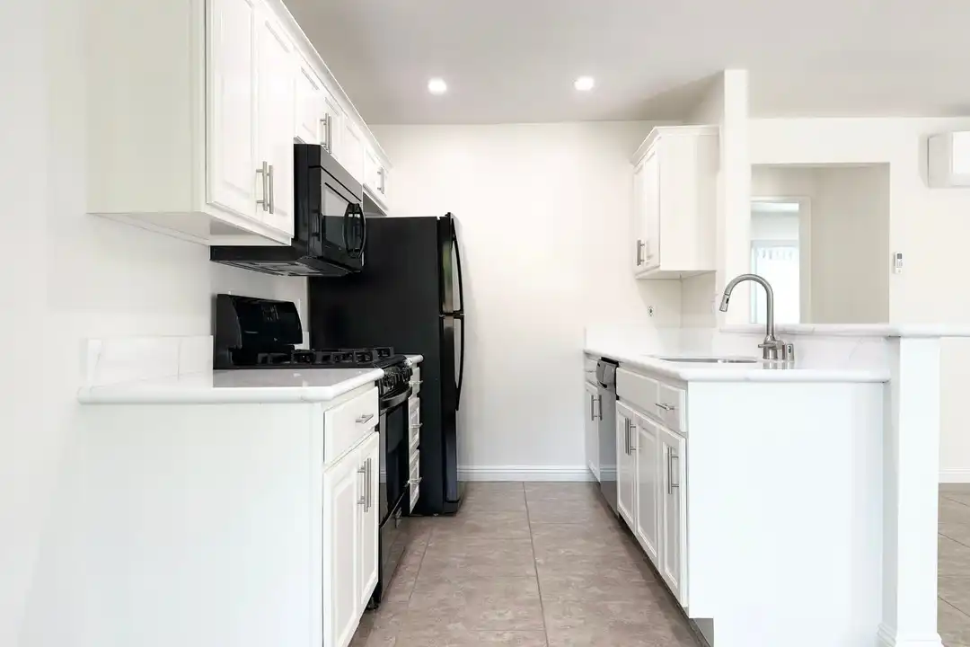 1435 N Vulcan Ave unit 9 - View 4
