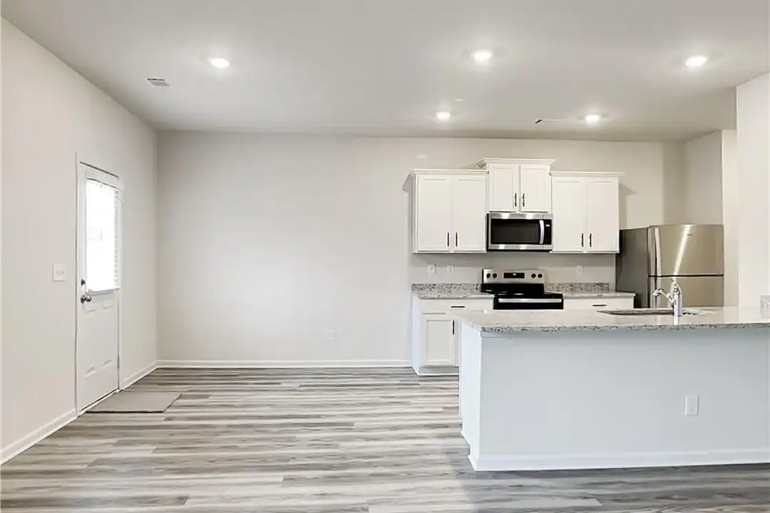 127 Avondale Blvd SE - View 4