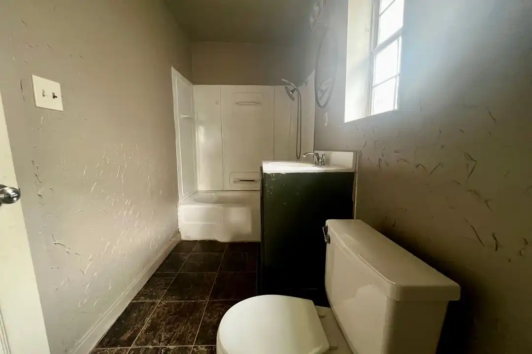 220 N 6th St - View 6