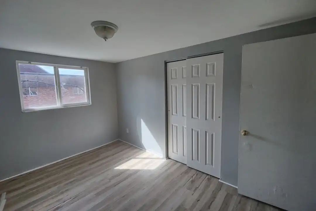 742 Ohio Ave unit Apt. 4 – photo 1 of 10