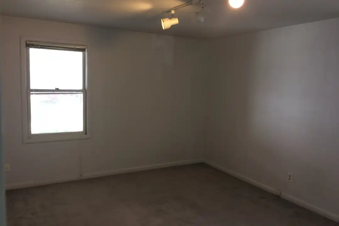 1629 E 34th Ave - More