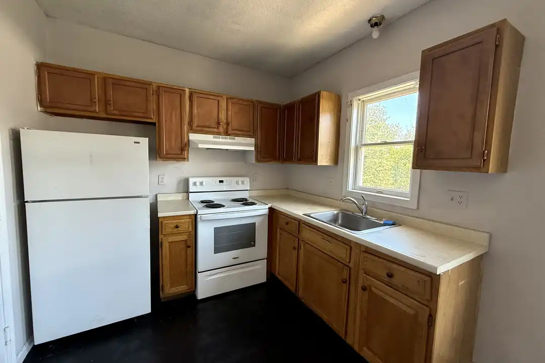 192 Main St unit 4 – photo 1 of 2