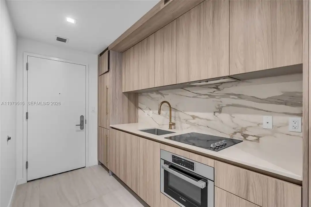Apartment in Miami, Torch of Friendship - More