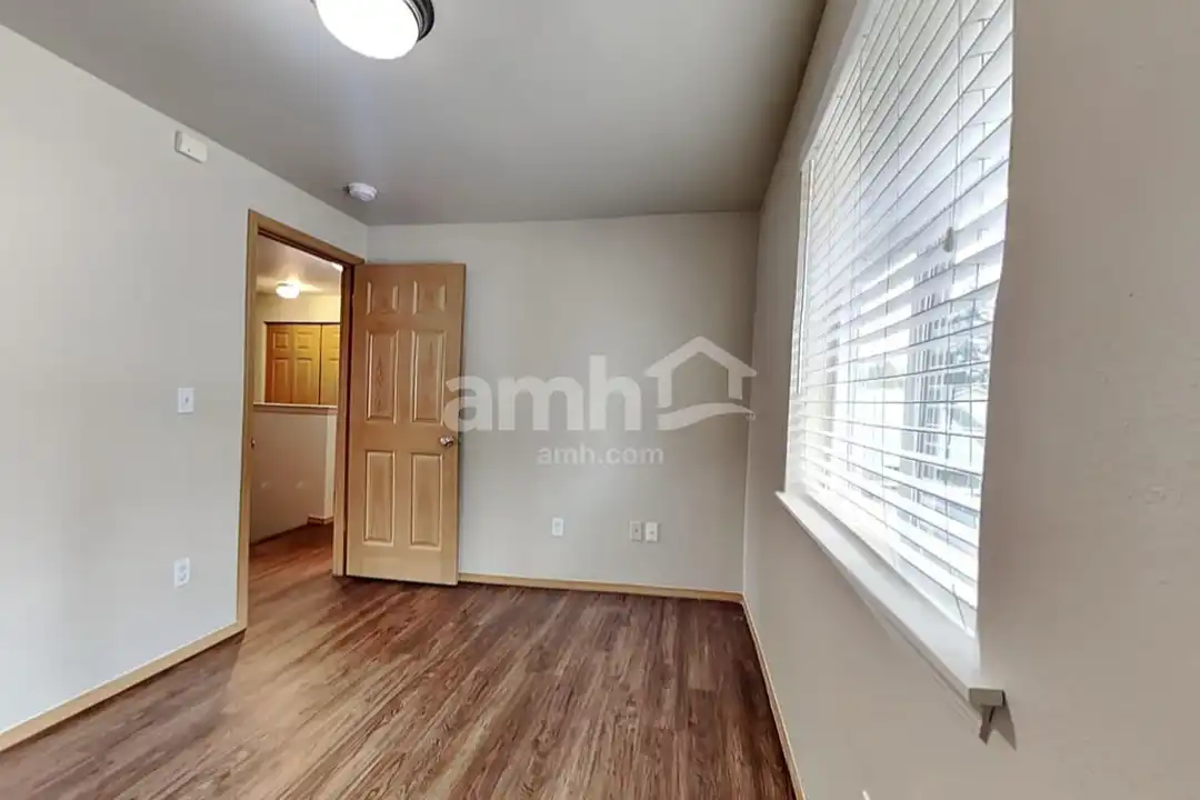 4830 204th St Ct E - View 6