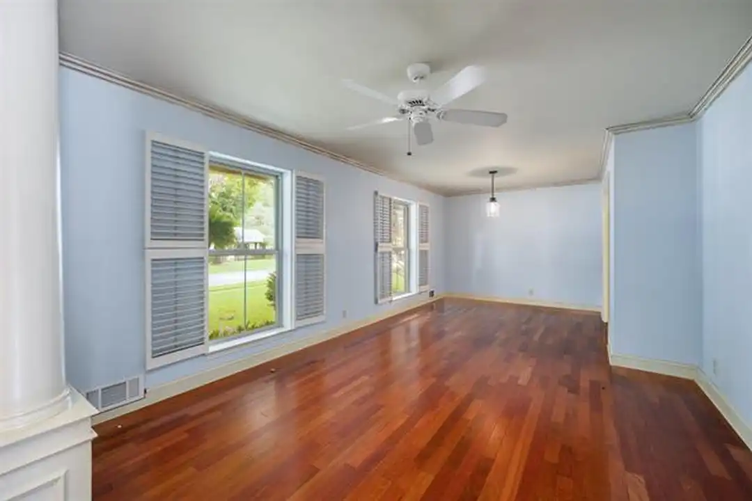 1404 Seminole Dr - View 6