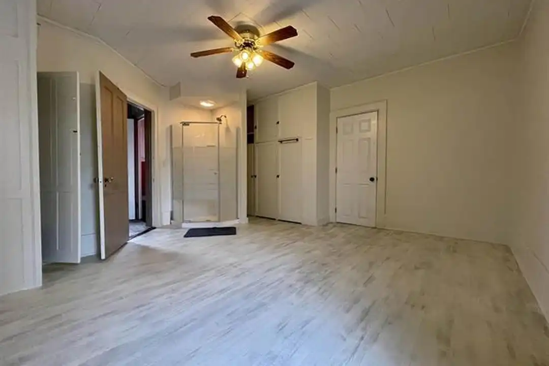 606 S 9th St unit 3 - View 2