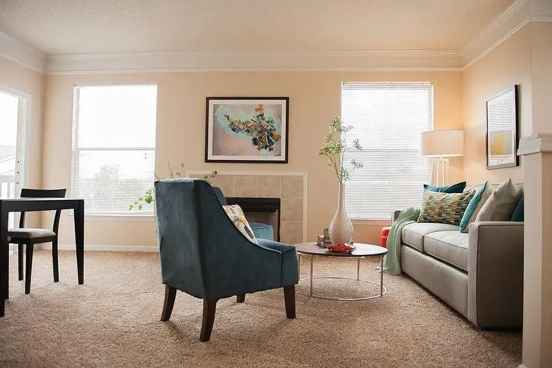 Waterford Place Apartment Homes - Vista 5