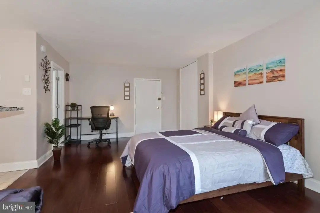 1260 21st St NW #410 - More
