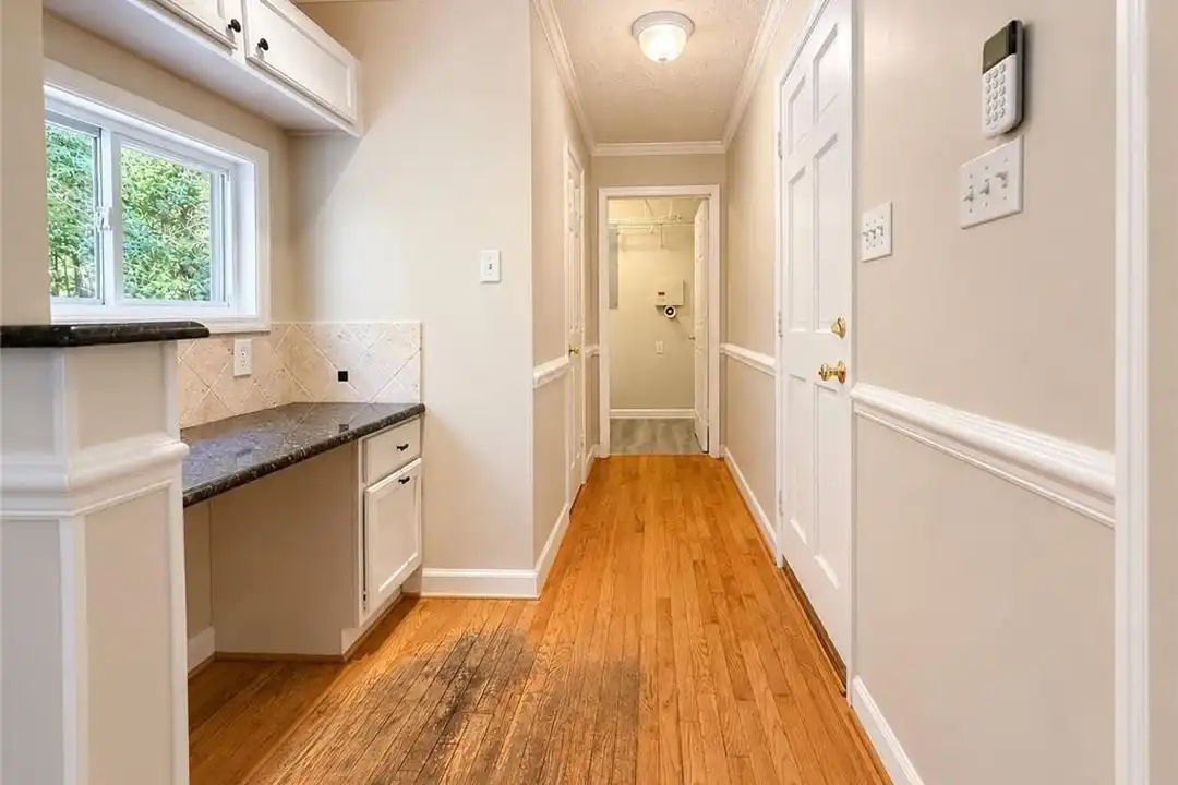 2937 Delaware Dr - View 4