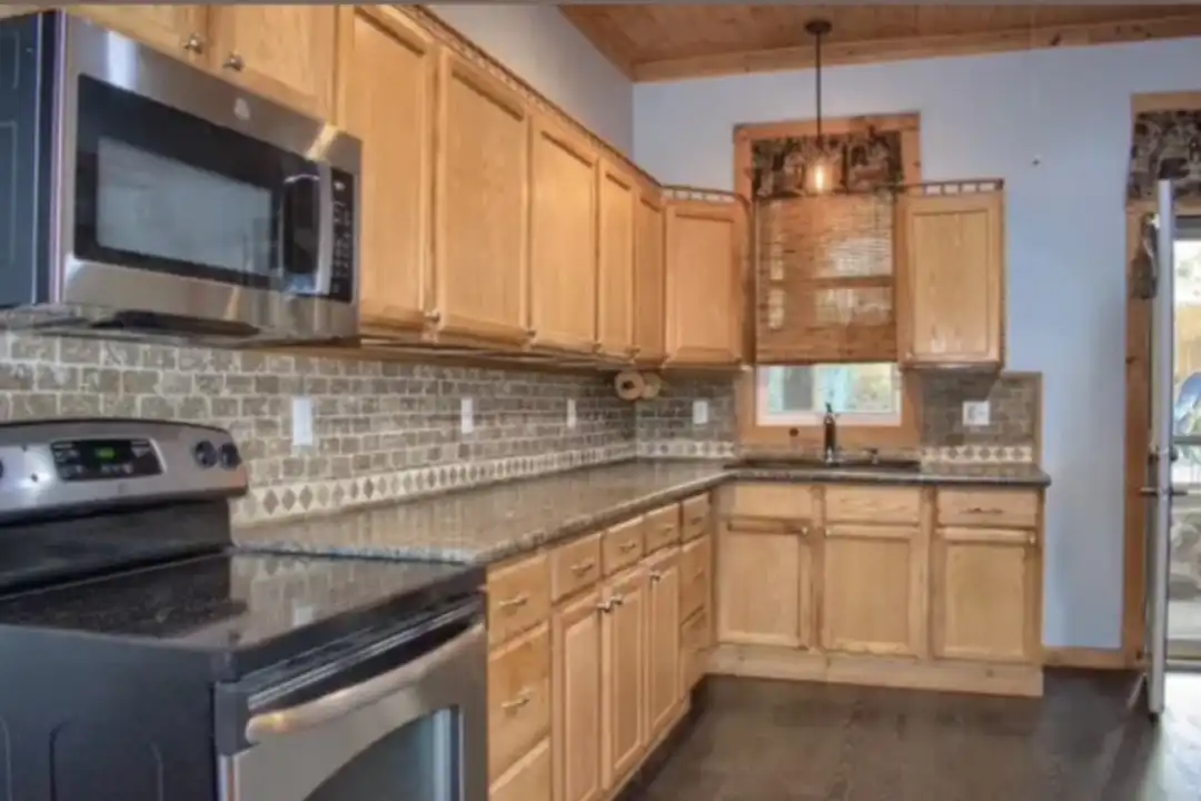 609 E Commerce St - View 4
