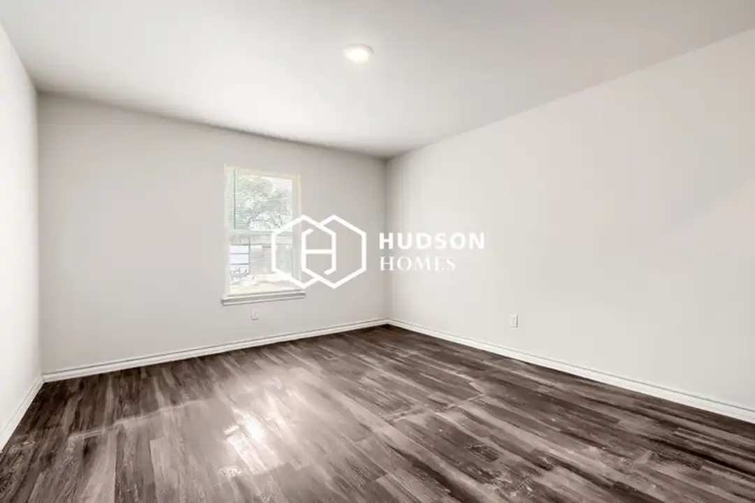 2624 E Cornell St - More