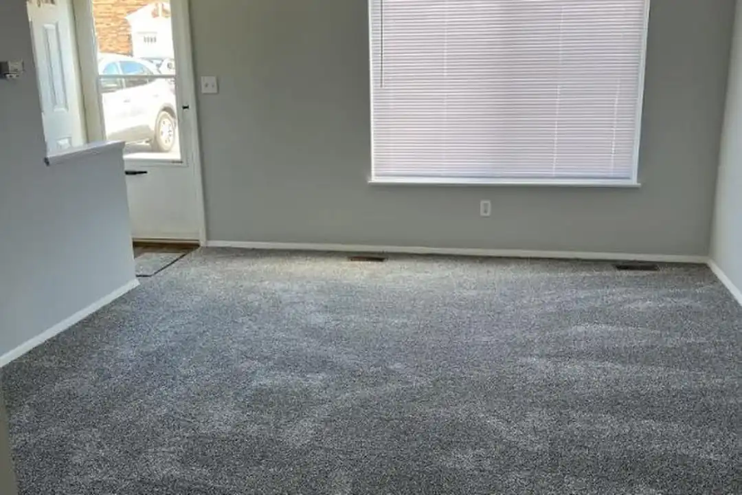 508 Cleveland Rd W – photo 1 of 10