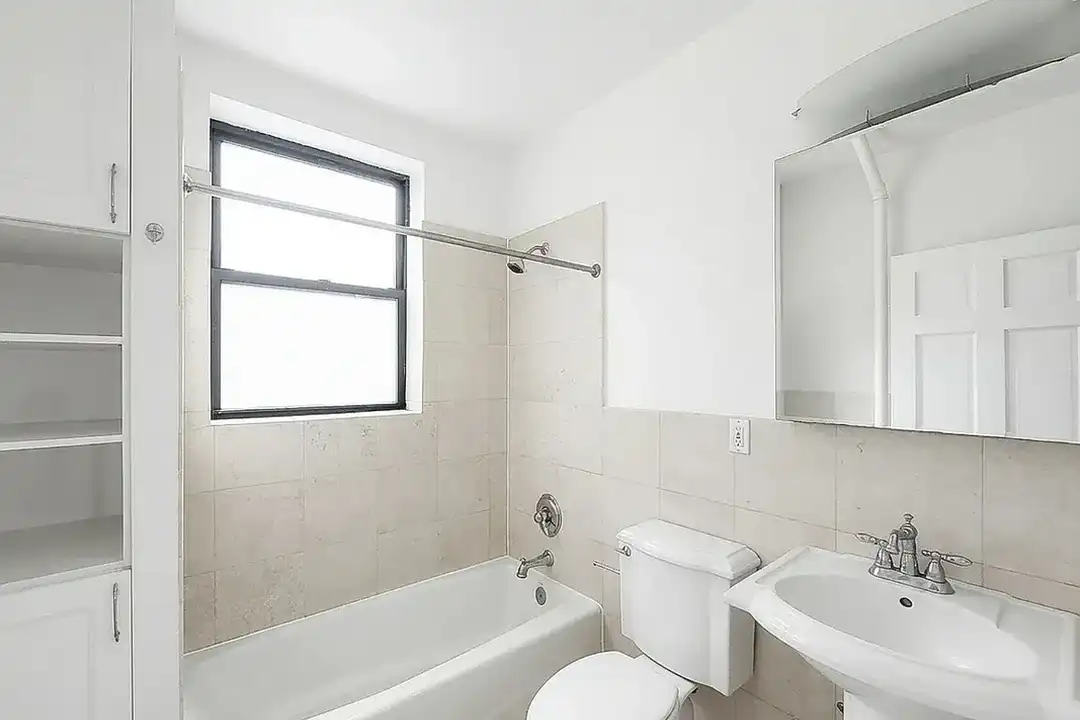 Apartment in New York, Manhattan Valley, Manhattan - View 2