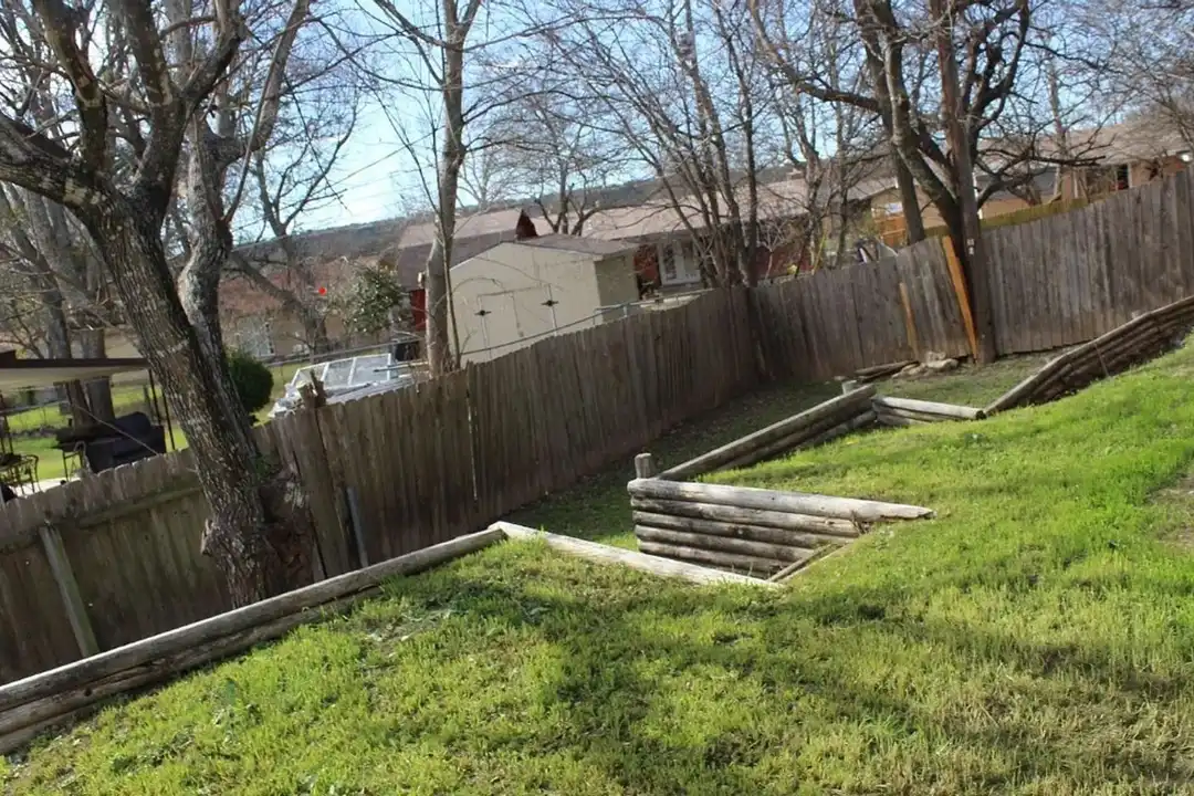 901 Hill St - More