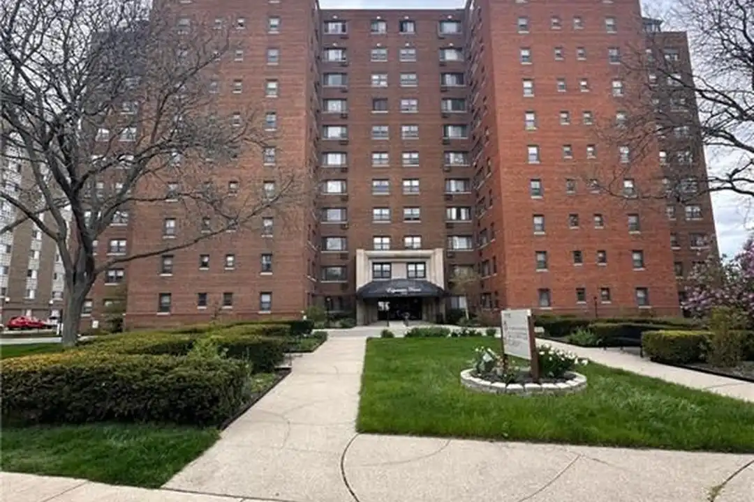 11720 Edgewater Dr unit 908 – photo 1