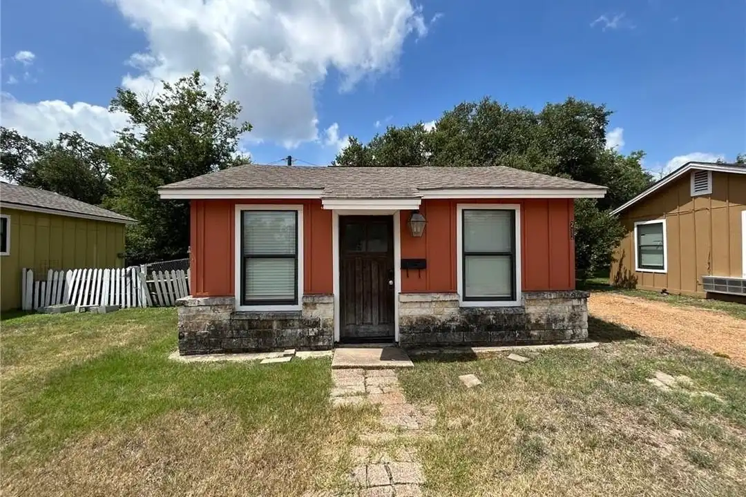 212 Montclair Ave – photo 1