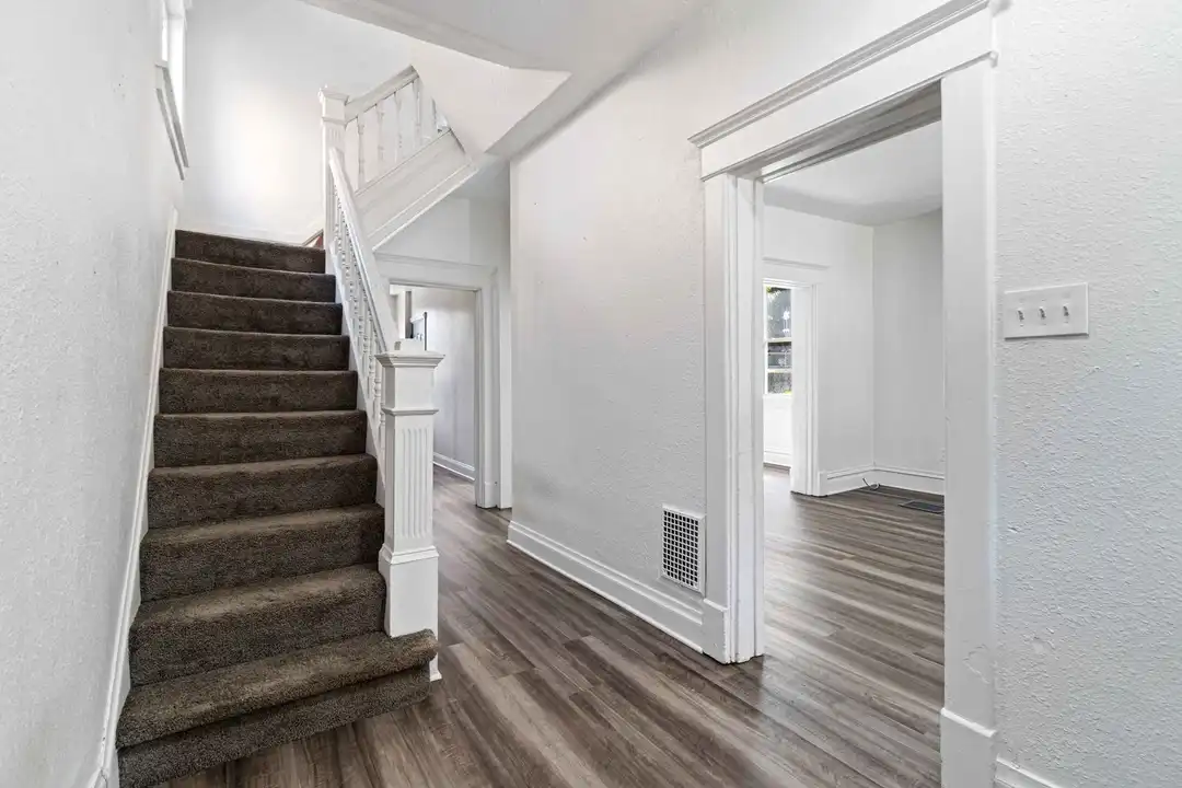 400 W Prospect Ave - More