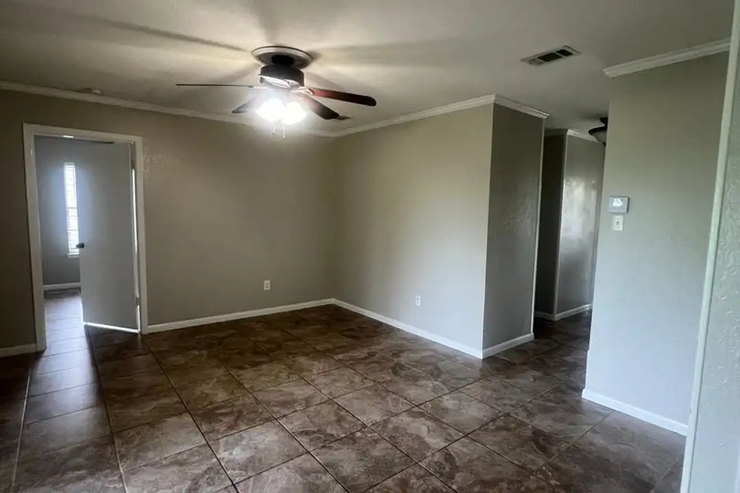 213 Cindy Ann St - View 2