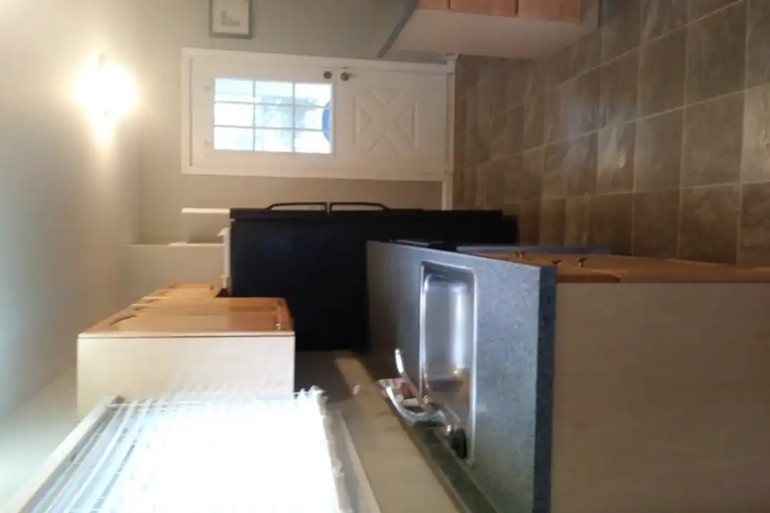 319 Maitland St - More