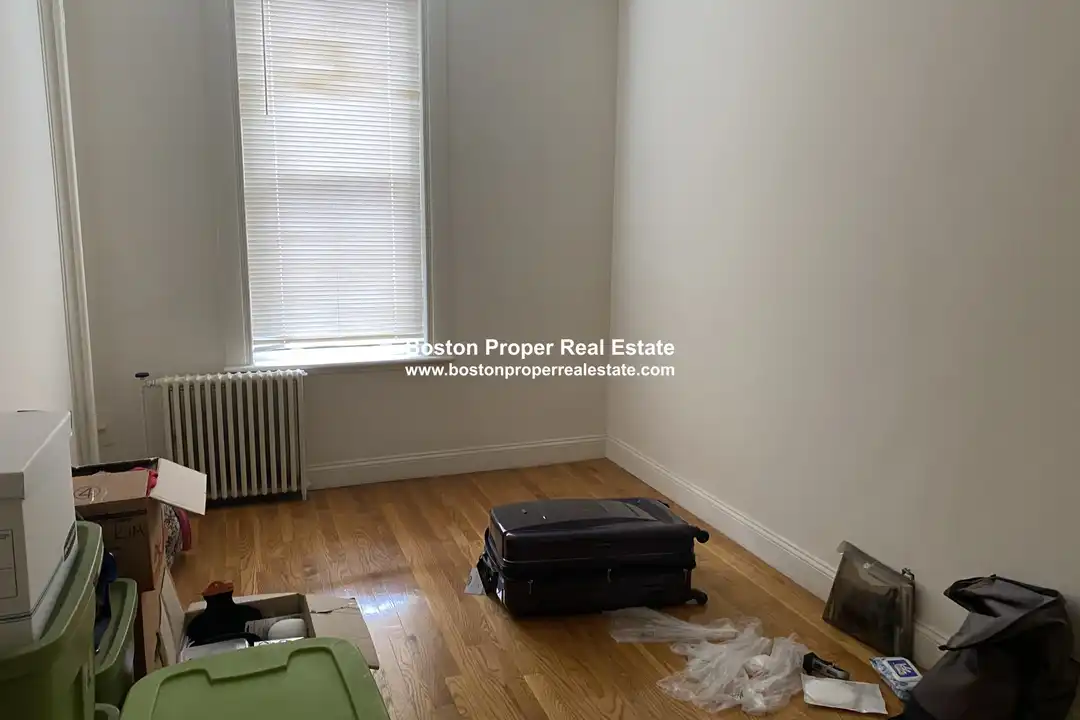 255 Newbury St unit 2R - View 3