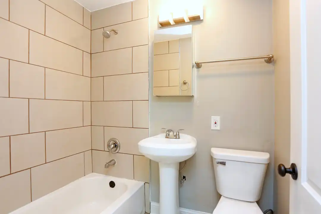 Apartment in Cary - View 3