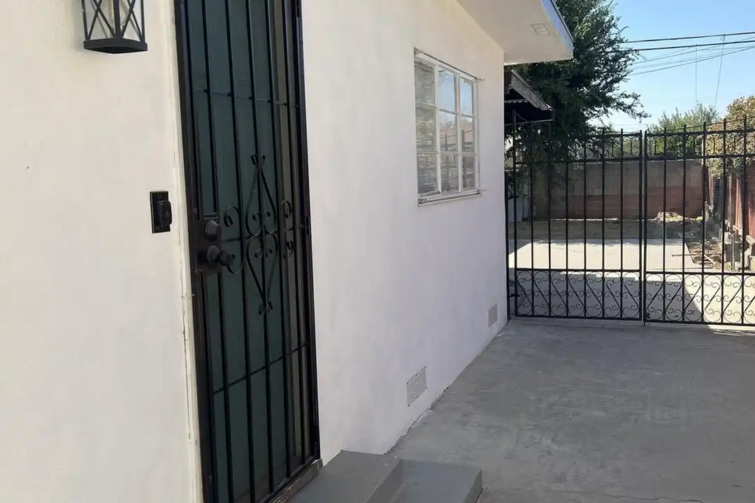 House in Bakersfield - View 2
