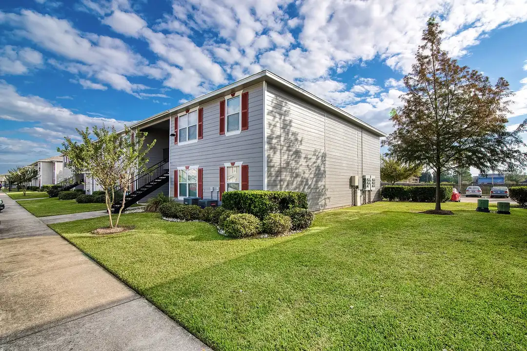Cypress Bend Apartments - View 5