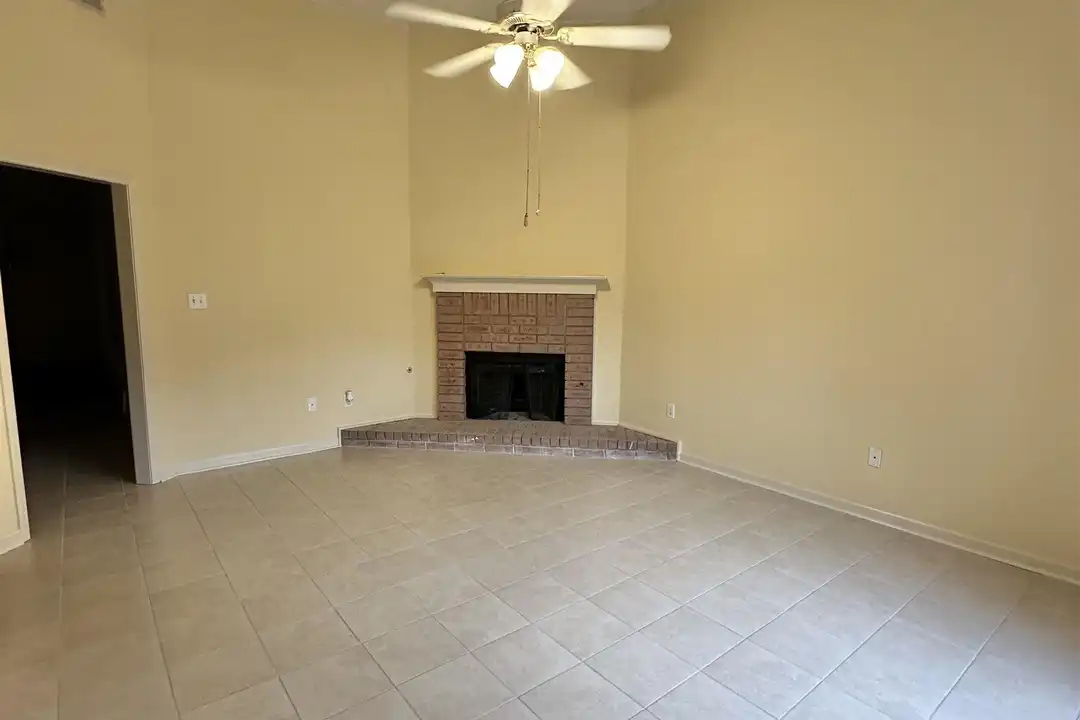 House in Memphis - View 2