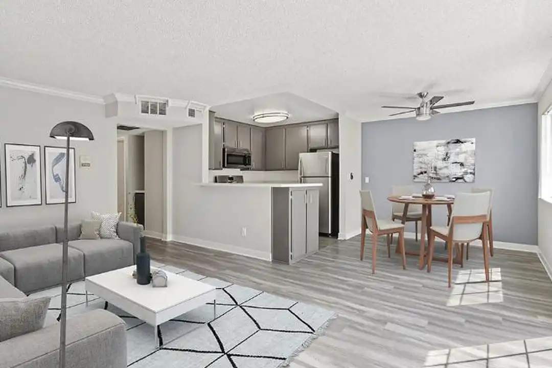 Apartment in Sherman Oaks - View 3
