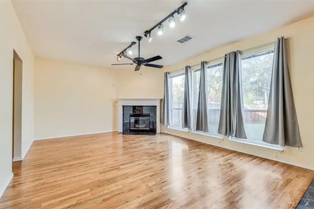 911 Harwood Ct - View 5