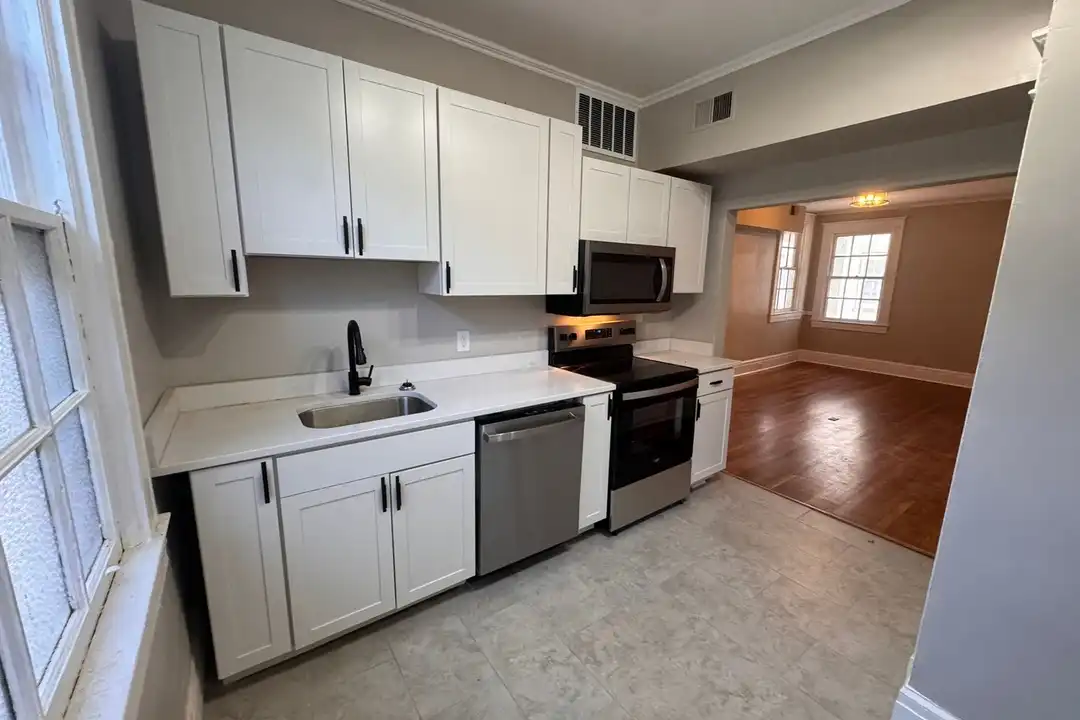 1100 Main St unit Apartment 9 - View 3