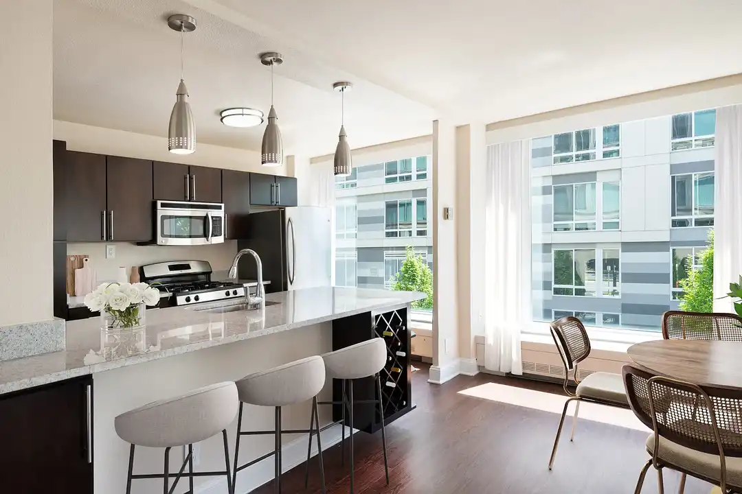 Modern on M – photo 1