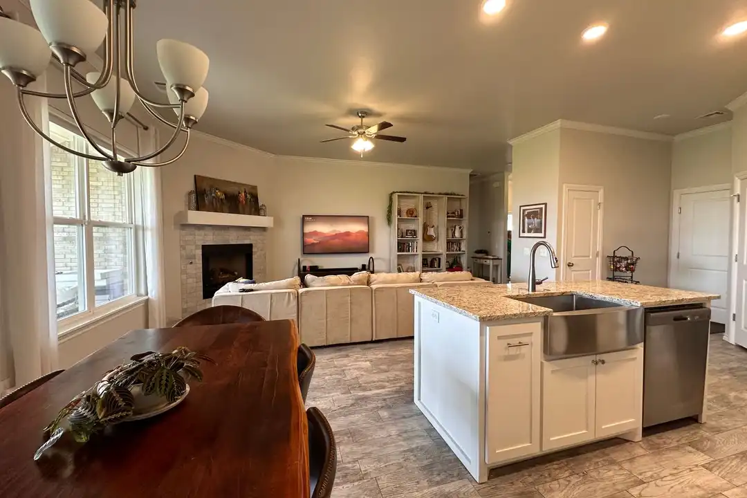 5923 NE Yorktown Ct - View 4