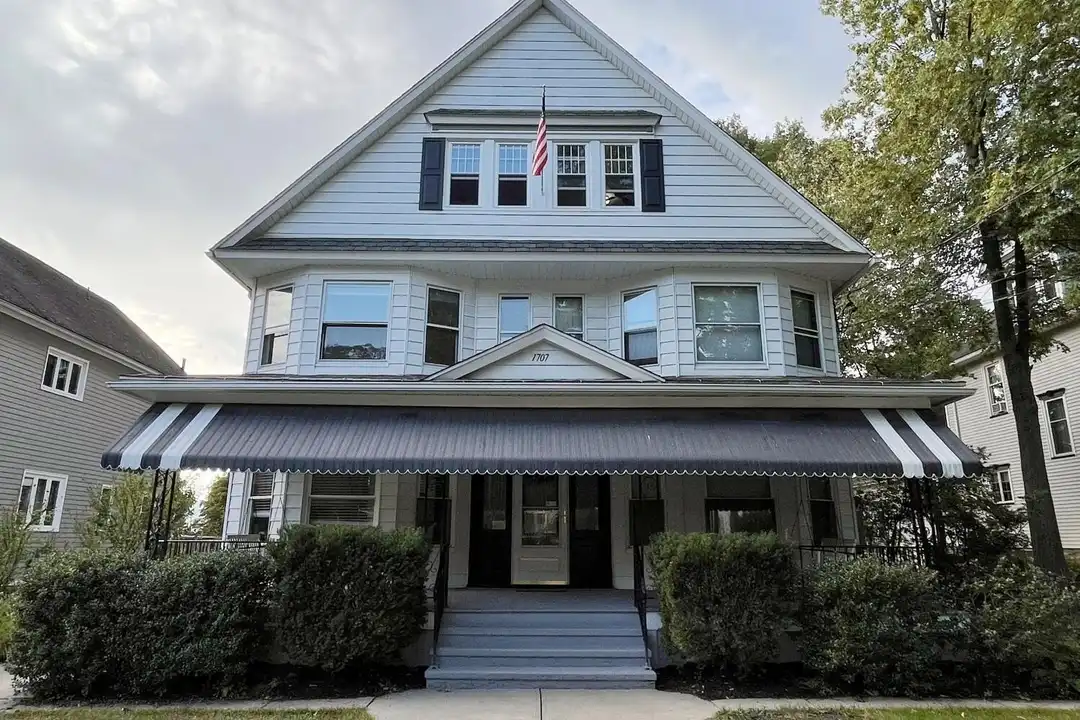 1707 Monroe Ave #3RD – photo 1 of 9