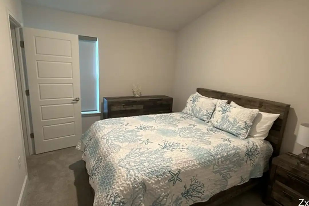 76 Rivertown Rd - More