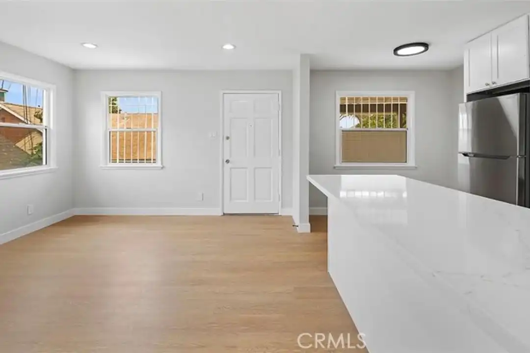 1109 E 3rd St unit B - View 6