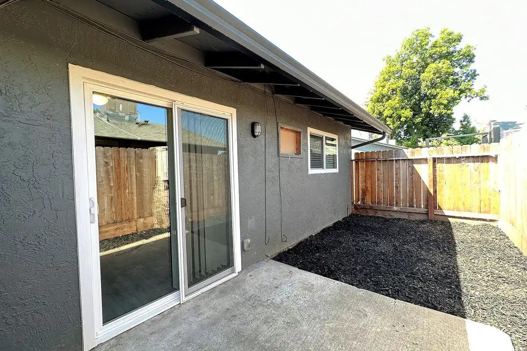 La Madera Apartments at 935 W. Swain Road – photo 1