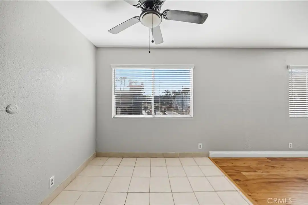 1308 E Oaks St #D - More