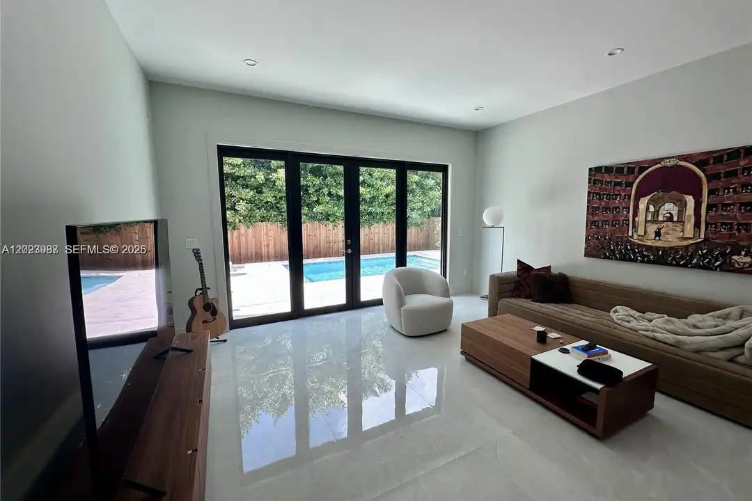 8410 SW 65th Ave - View 6