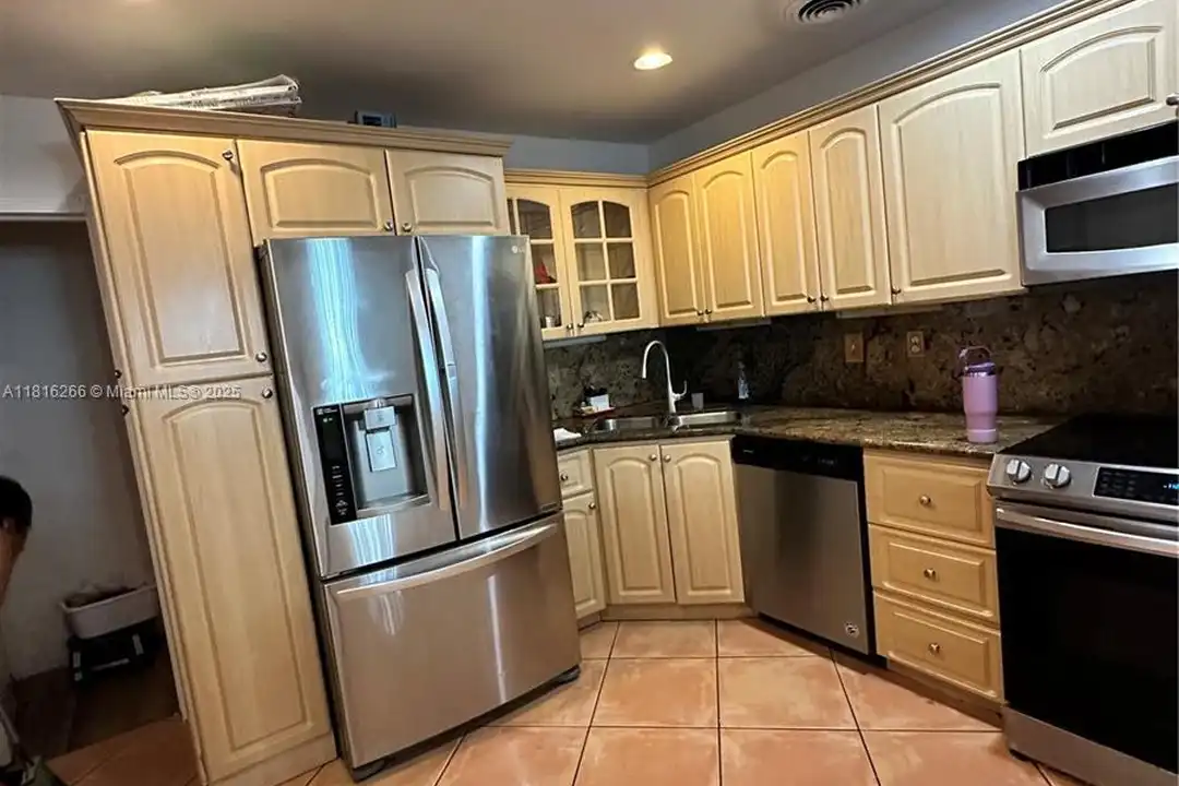 House in Miami - More