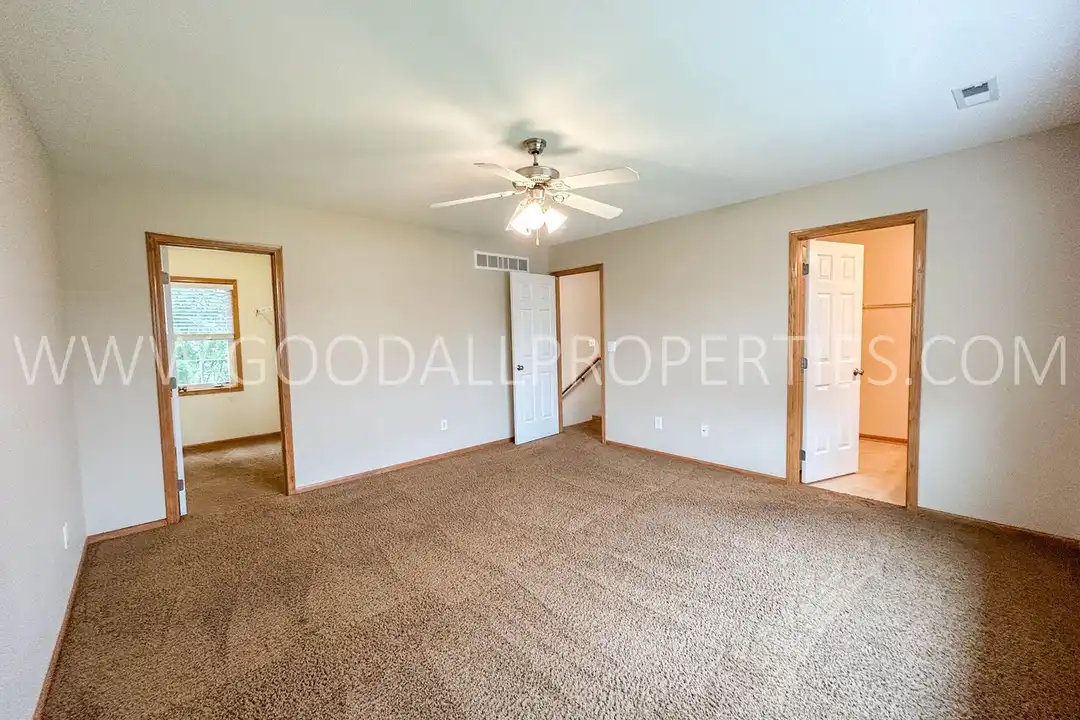 9450 Red Sunset Dr - More