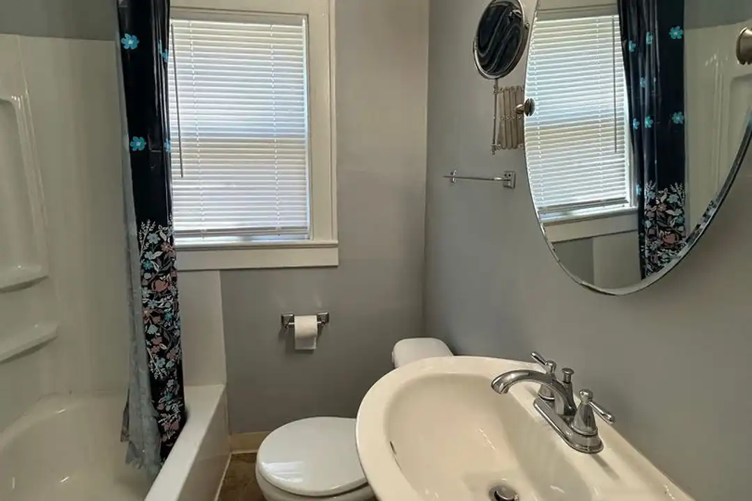 1138 Oakwood Ave unit 1138 - More