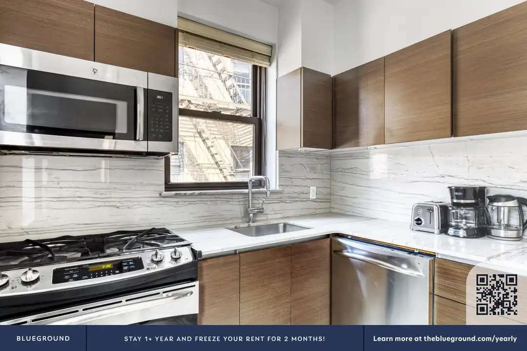 252 East 61st Street - Flere