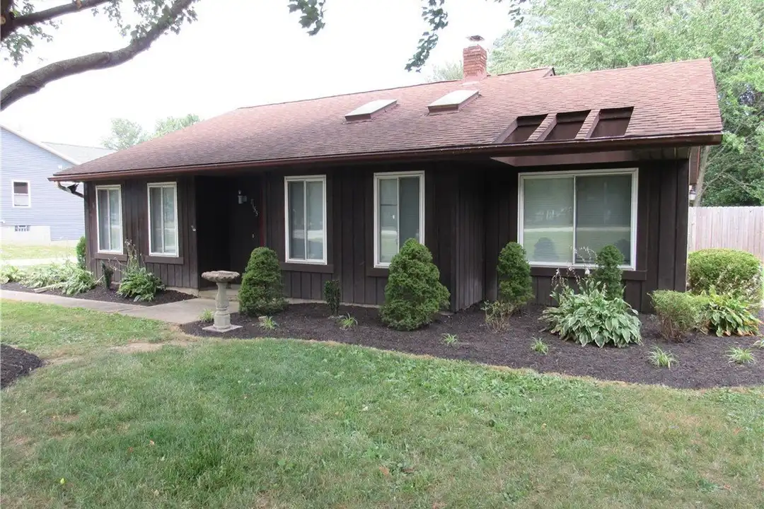 7155 Auburn Rd – photo 1
