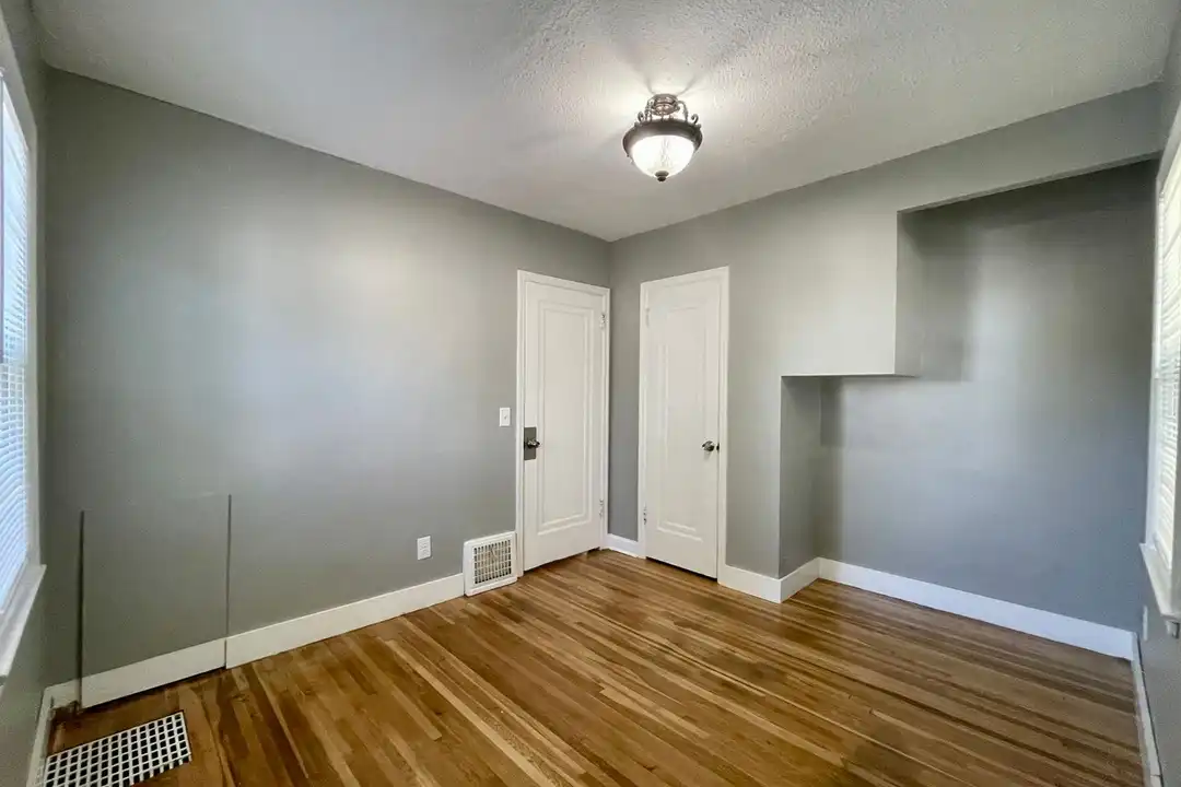 4355 N Oliver Ave - View 6