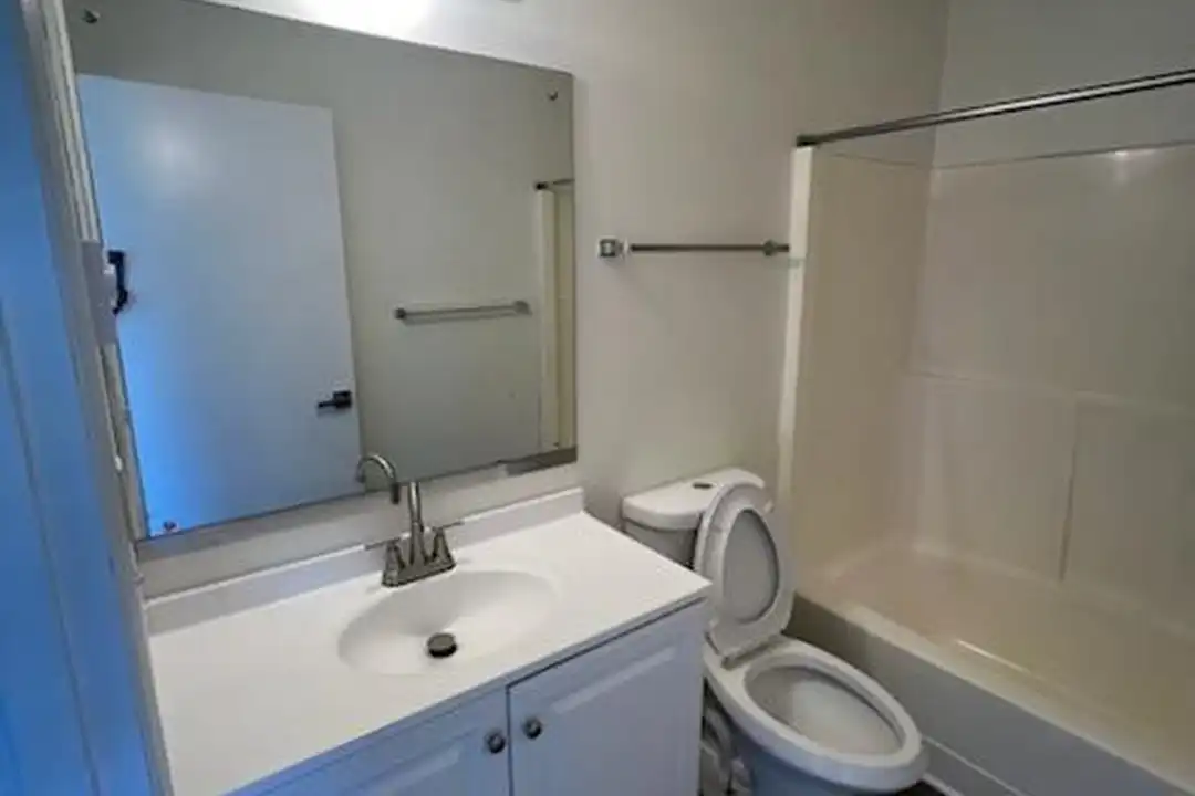 2435 Bay Ave - View 5
