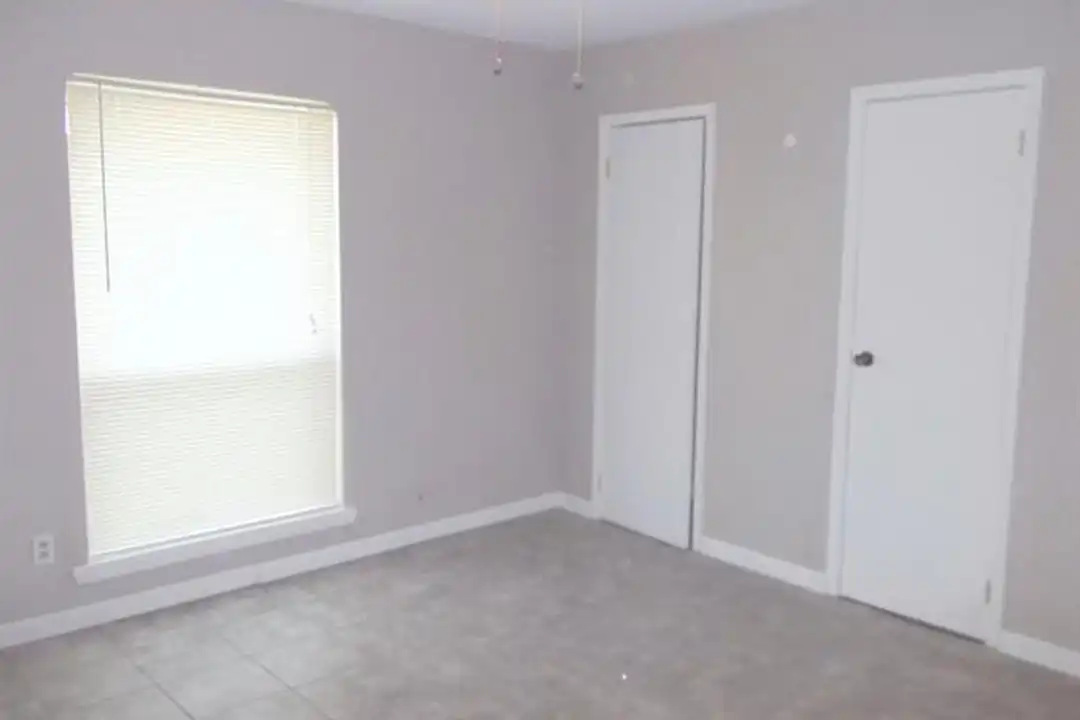 1502 Cardinal Dr - More