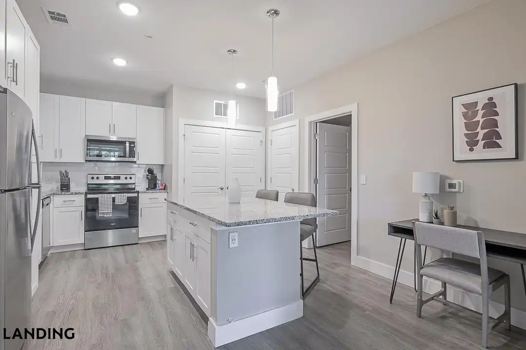 3060 Southcreek Blvd unit 7-211 - View 4