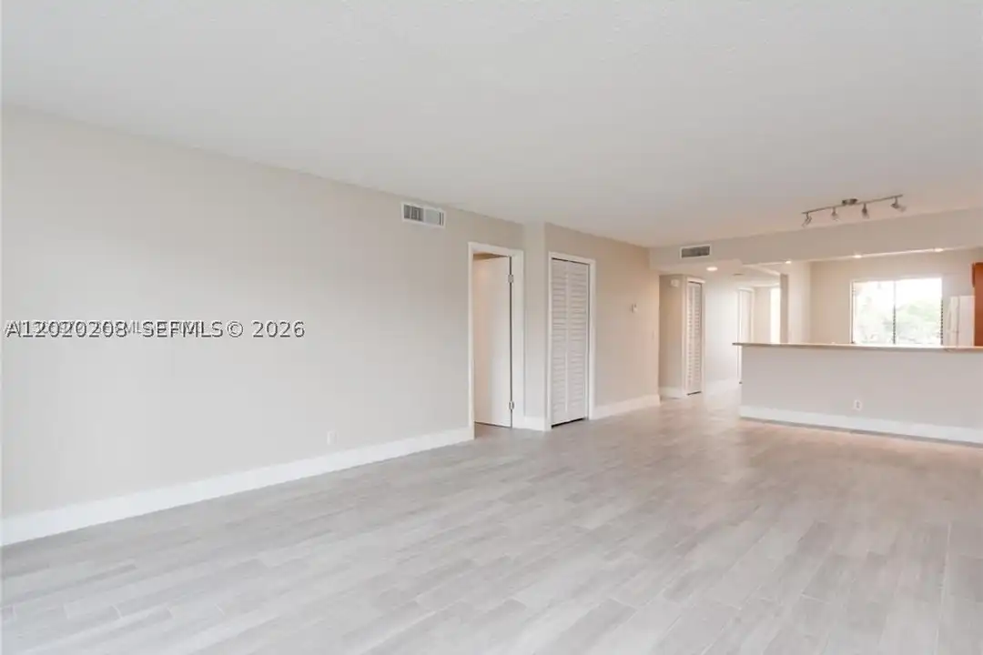 436 Lakeview Dr #203 - View 6