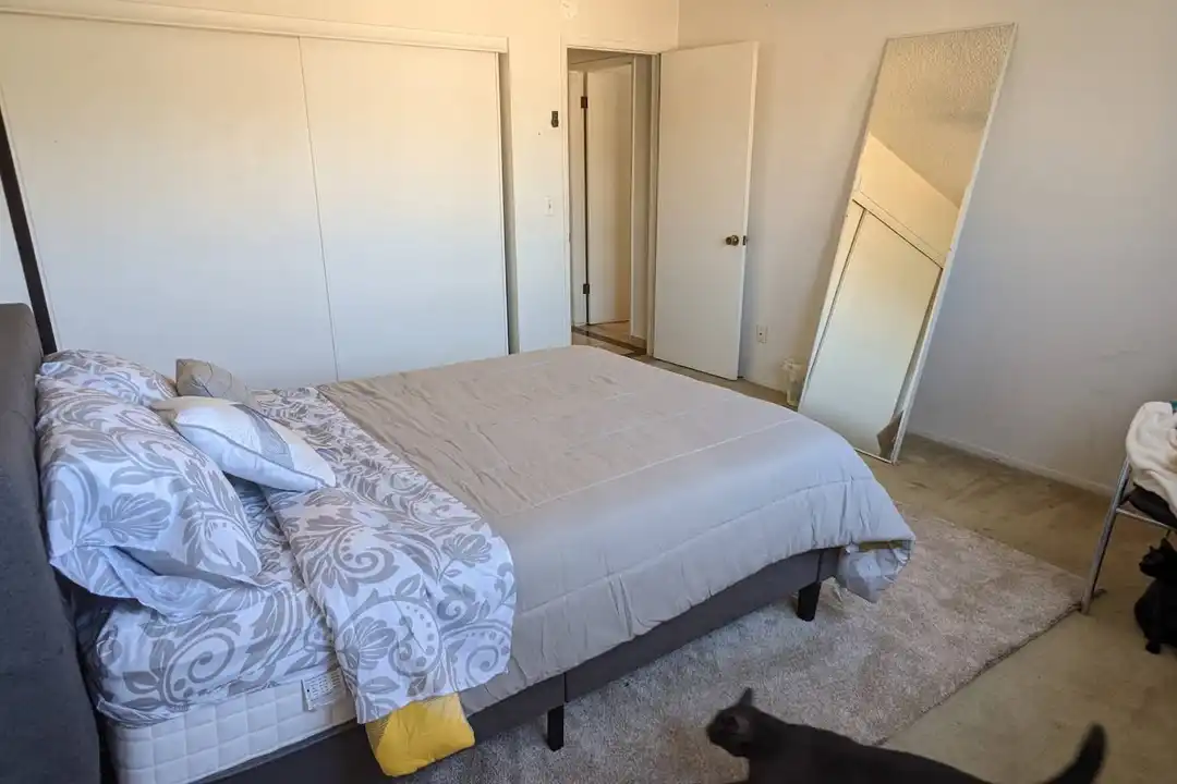 Apartment in Santa Monica - More
